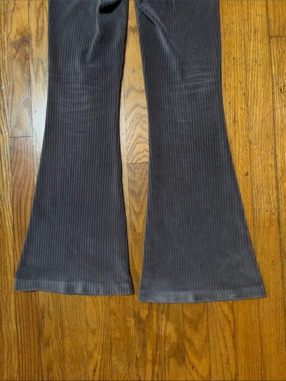 Aerie Groove On Velour Charcoal Gray Ribbed Flared Pull On Pants Size Medium - Picture 7 of 8